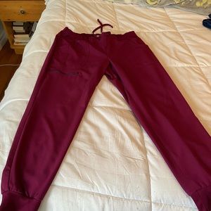 Heart and soul petite scrub jogger